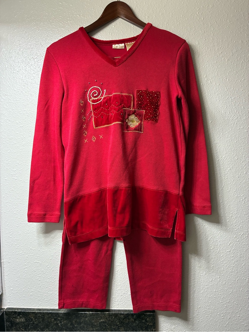 VNT Bobbie Brooks Red Set with Embroidered Patchwork